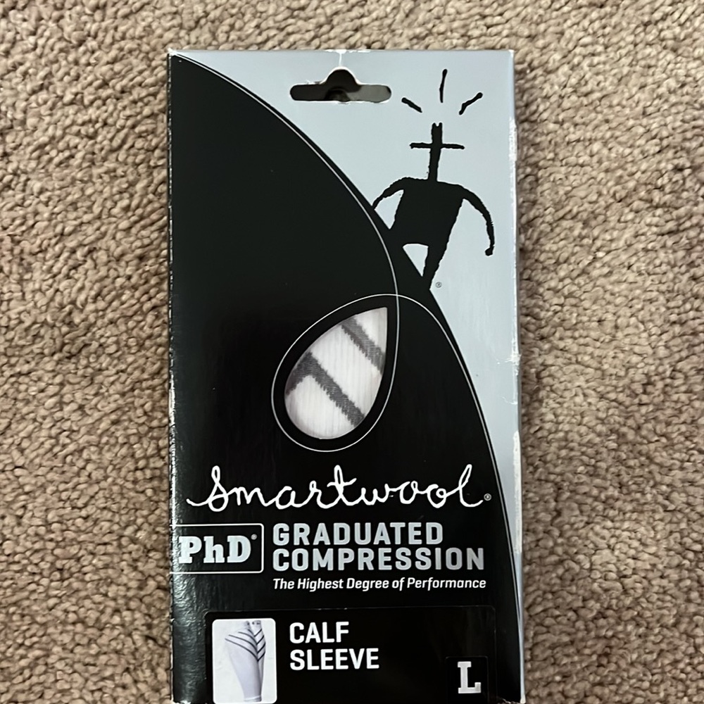 NWT:  SmartWool PHD Graduated Compression Calf Sleeve White w/Grey (Large)